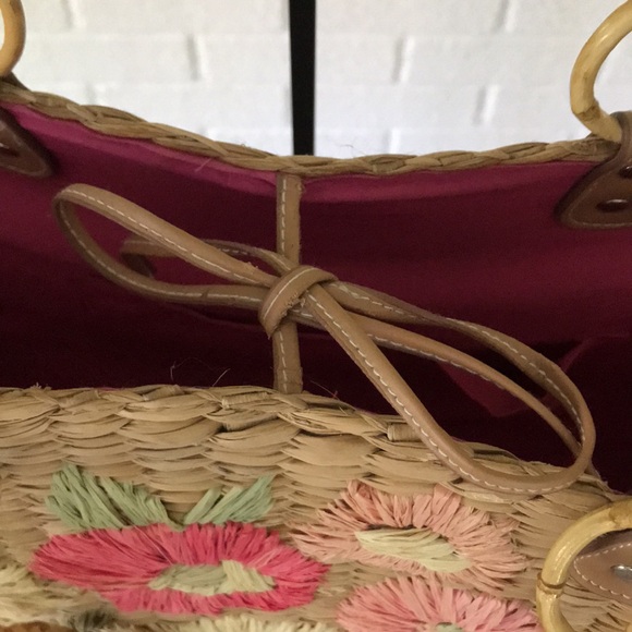 Vintage Woven Straw Floral Tote with Bamboo Handles & Solid Pink Lining - Picture 5 of 17